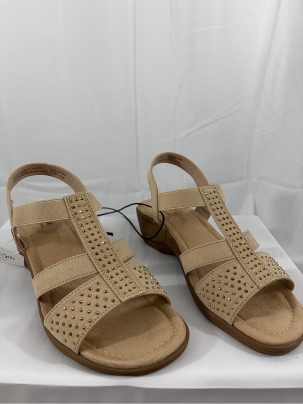 NWT East 5th Women's Size 8.5W Beige Studded Comfort Sandals